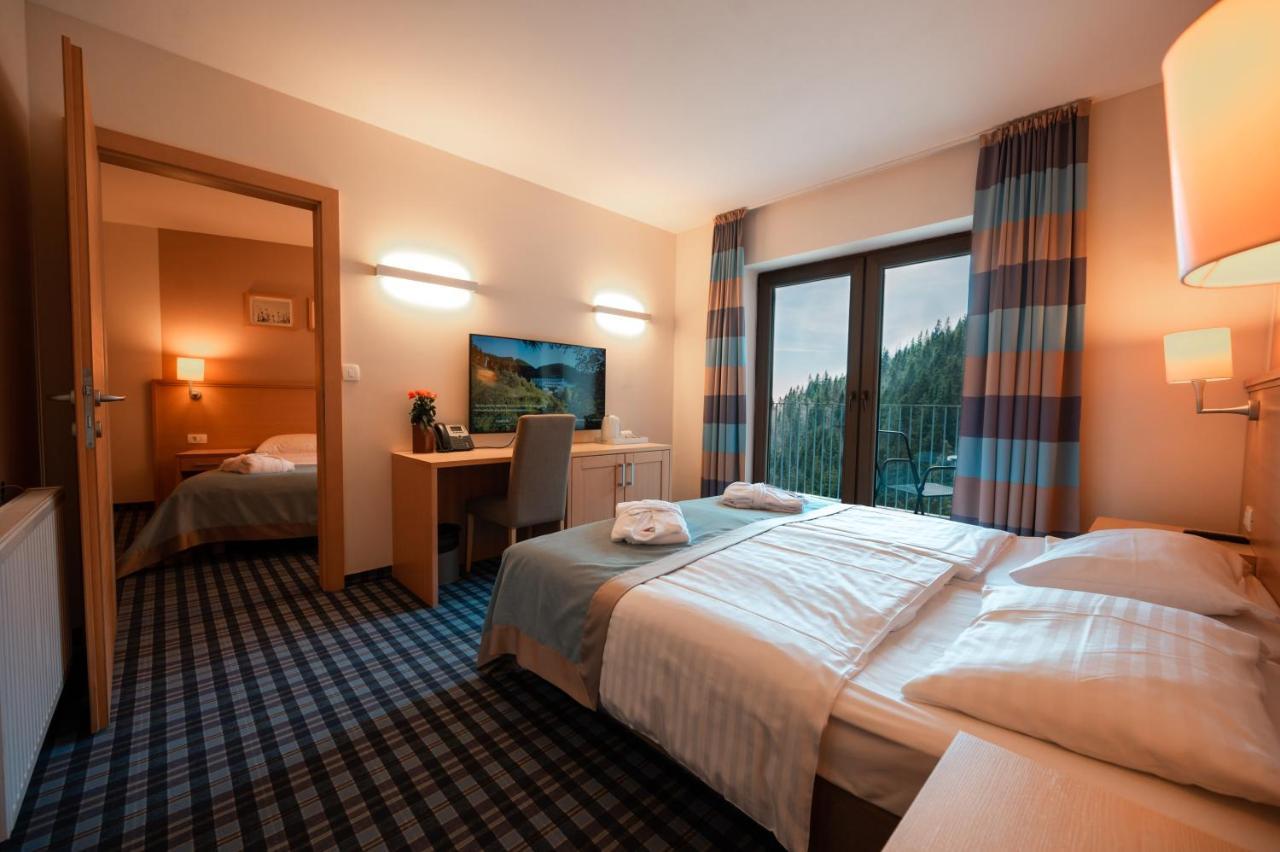 Wellness Hotel Montis Мозирие Екстериор снимка