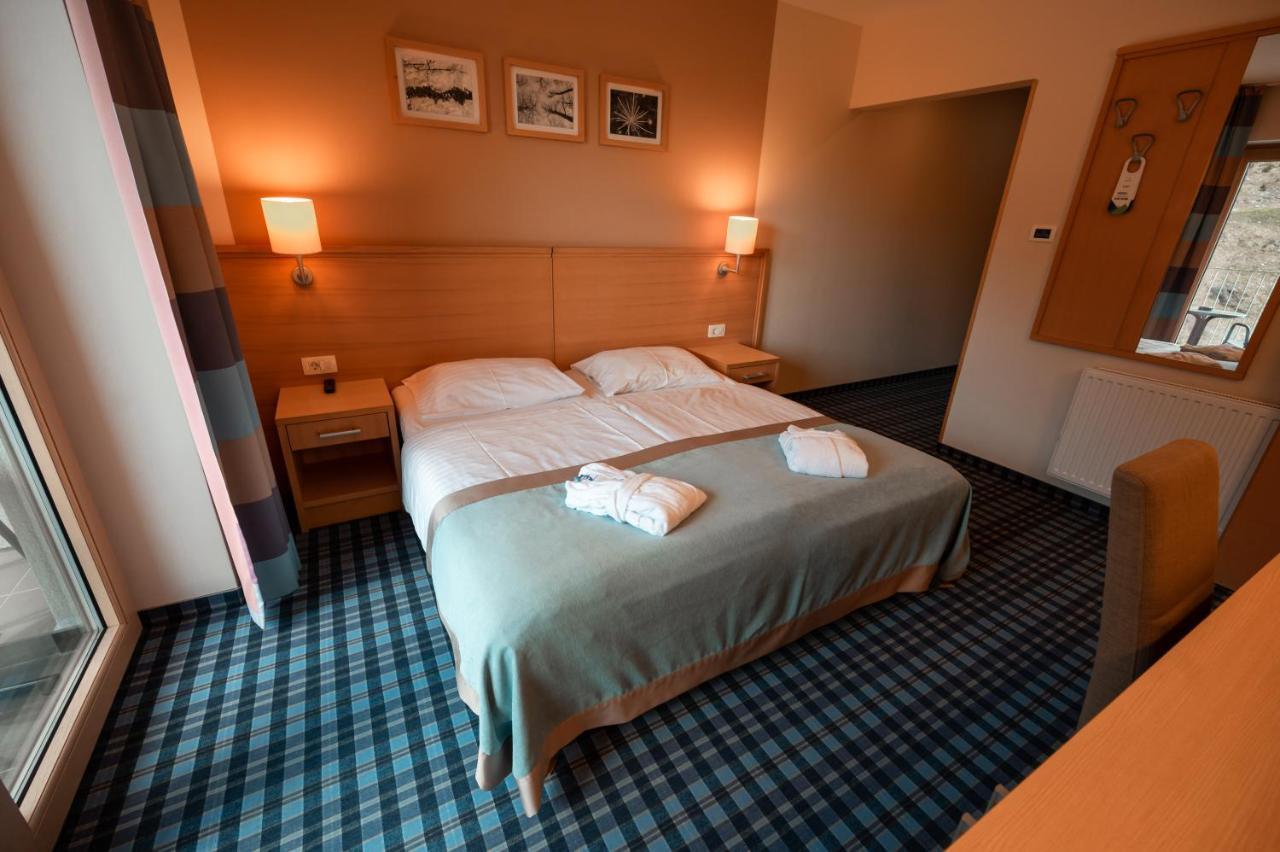 Wellness Hotel Montis Мозирие Екстериор снимка