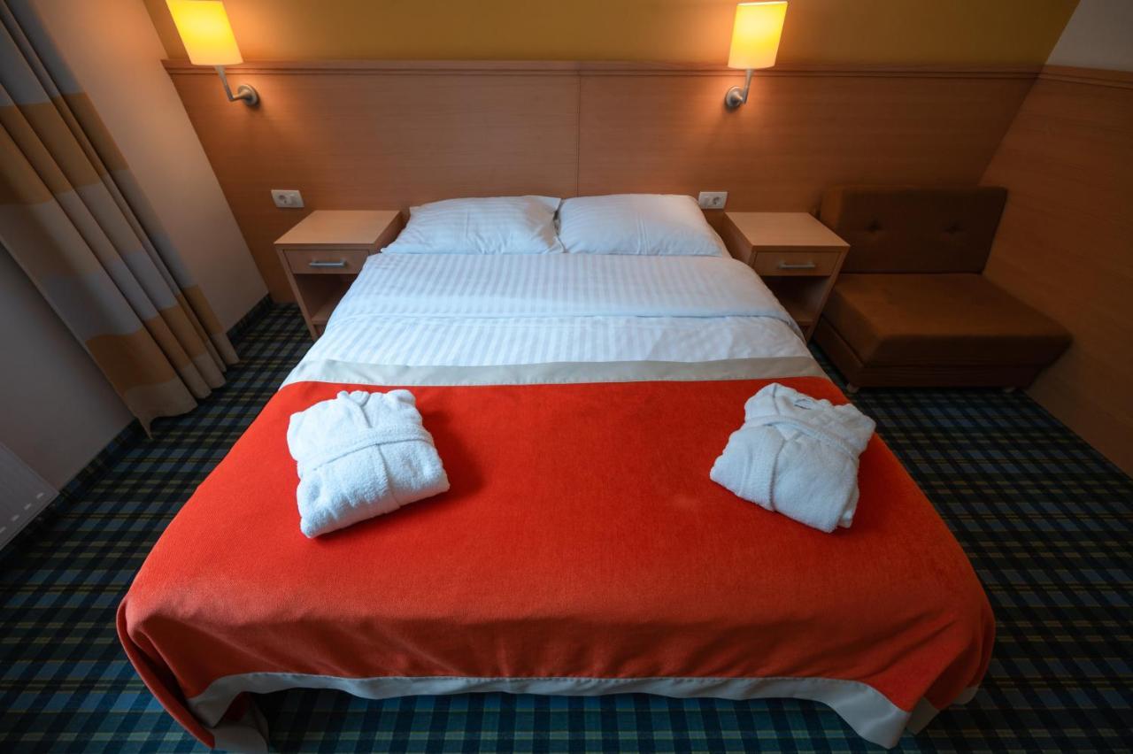 Wellness Hotel Montis Мозирие Екстериор снимка