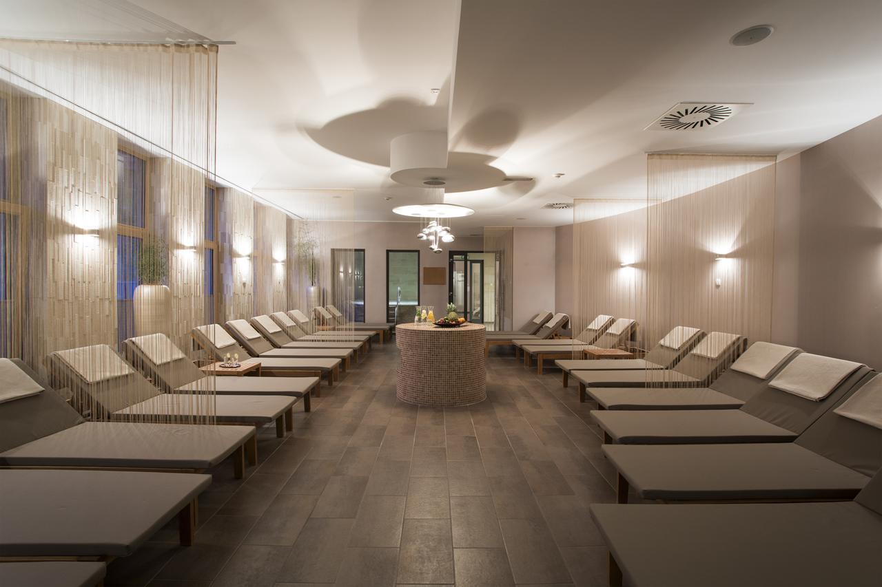 Wellness Hotel Montis Мозирие Екстериор снимка