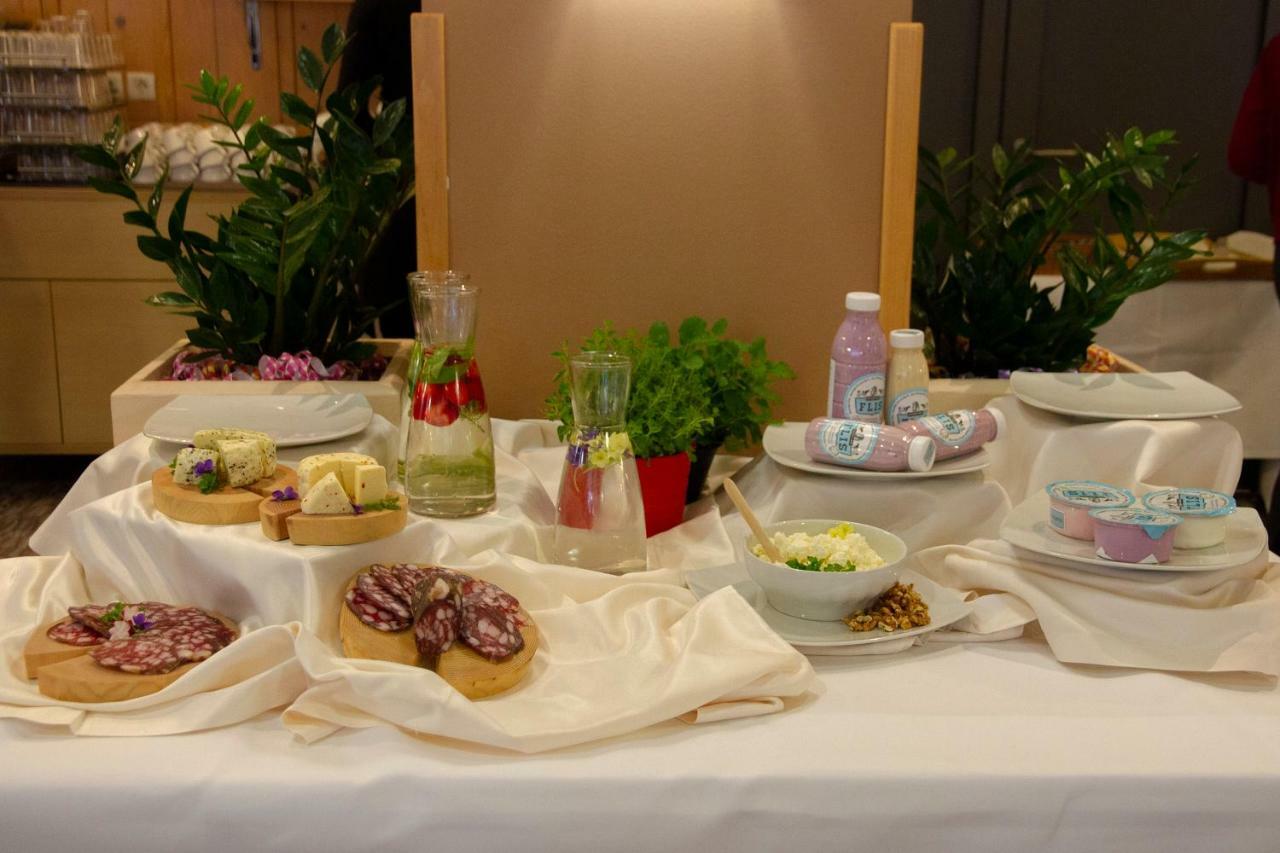 Wellness Hotel Montis Мозирие Екстериор снимка