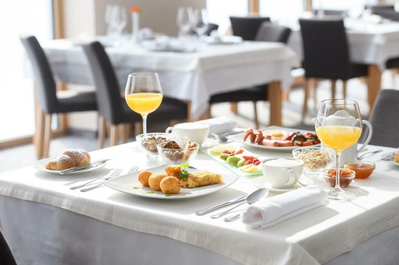 Wellness Hotel Montis Мозирие Екстериор снимка